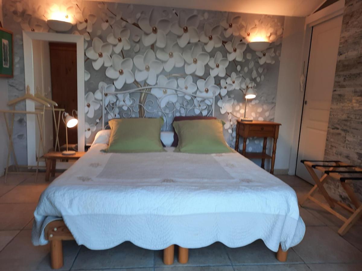 Un Lit En Provence Villa Eguilles Exterior photo
